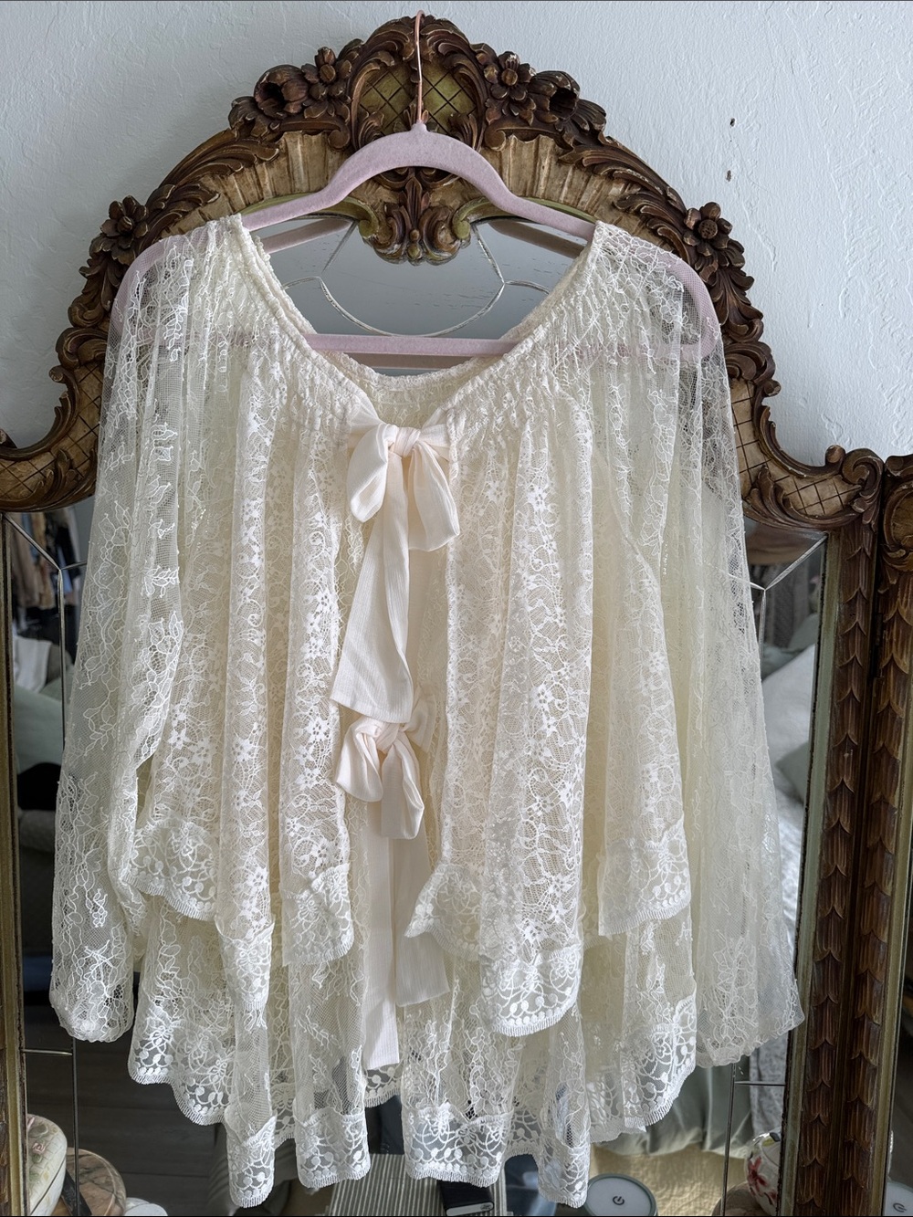 Free People Cream Lace Ruffled Boho Blouse Gorgeous